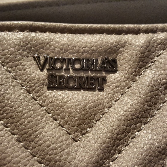 NWT VICTORIA'S SECRET V-Quilt Tote Shoulder Bag - Picture 3 of 8